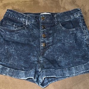 Women’s forever 21 denim shorts!